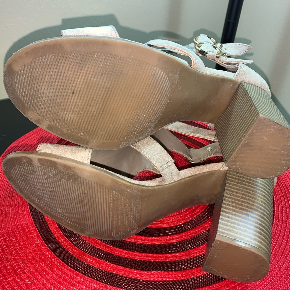 Defined Comfort Sandal. - Picture 4 of 5